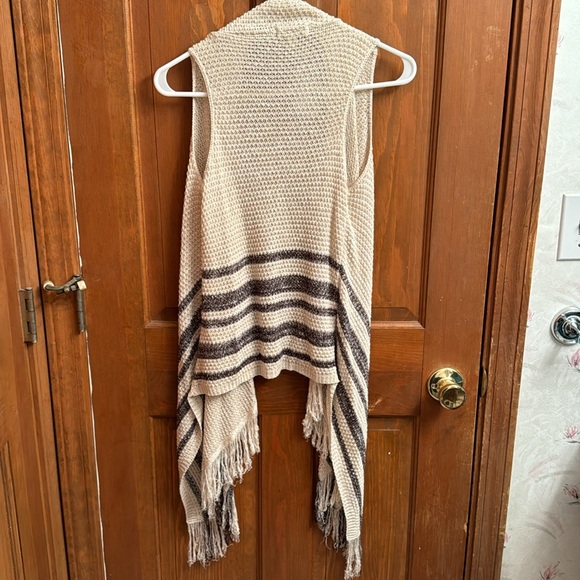 Fringe Vest - Picture 3 of 4